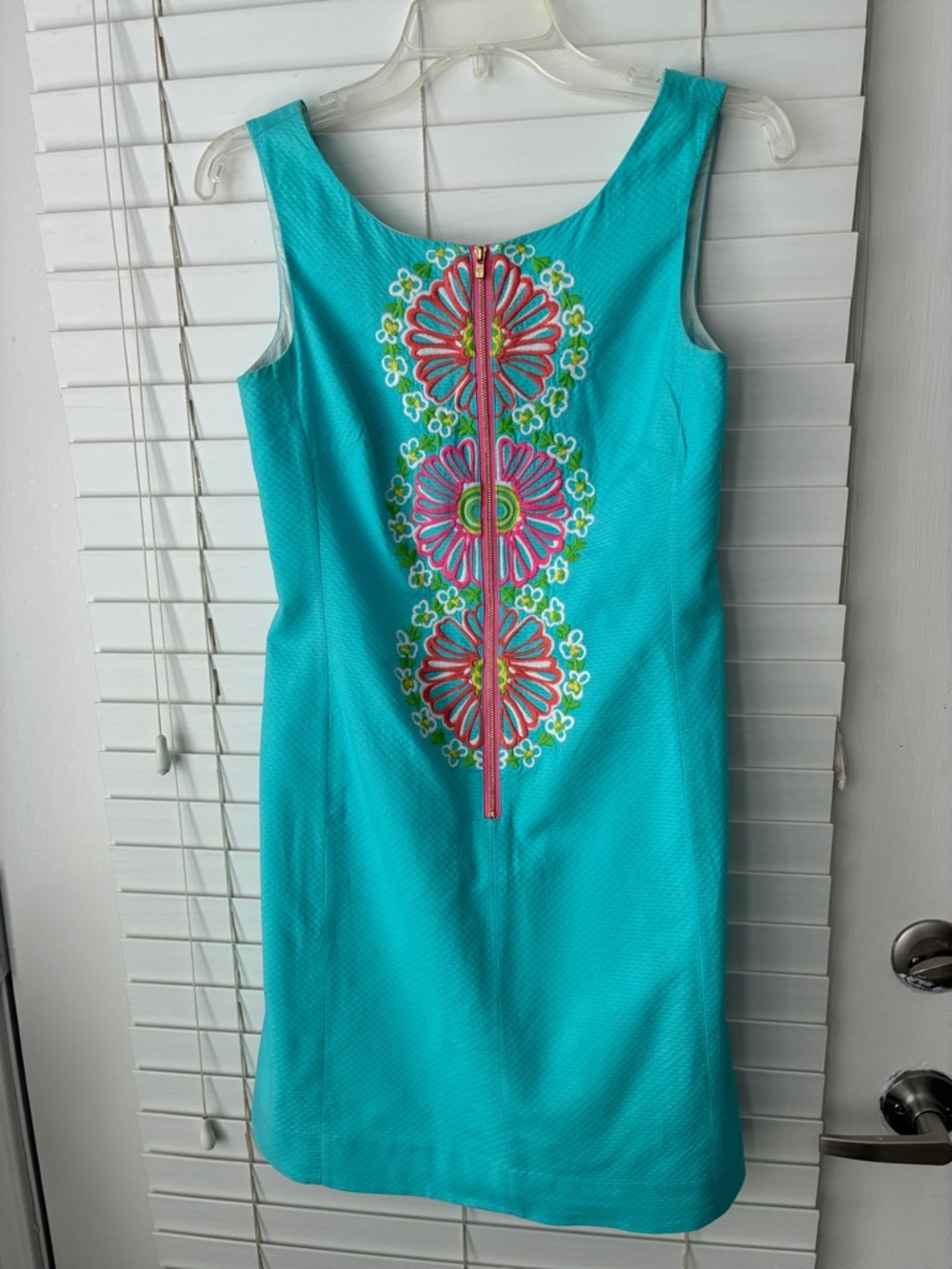 Lilly Pulitzer Kolby Dress in Surely Blue Sleeveless Sheath Embroidered SZ 2